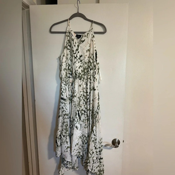 Medium Green and White MIDI Haltar Top Dress - Picture 1 of 4